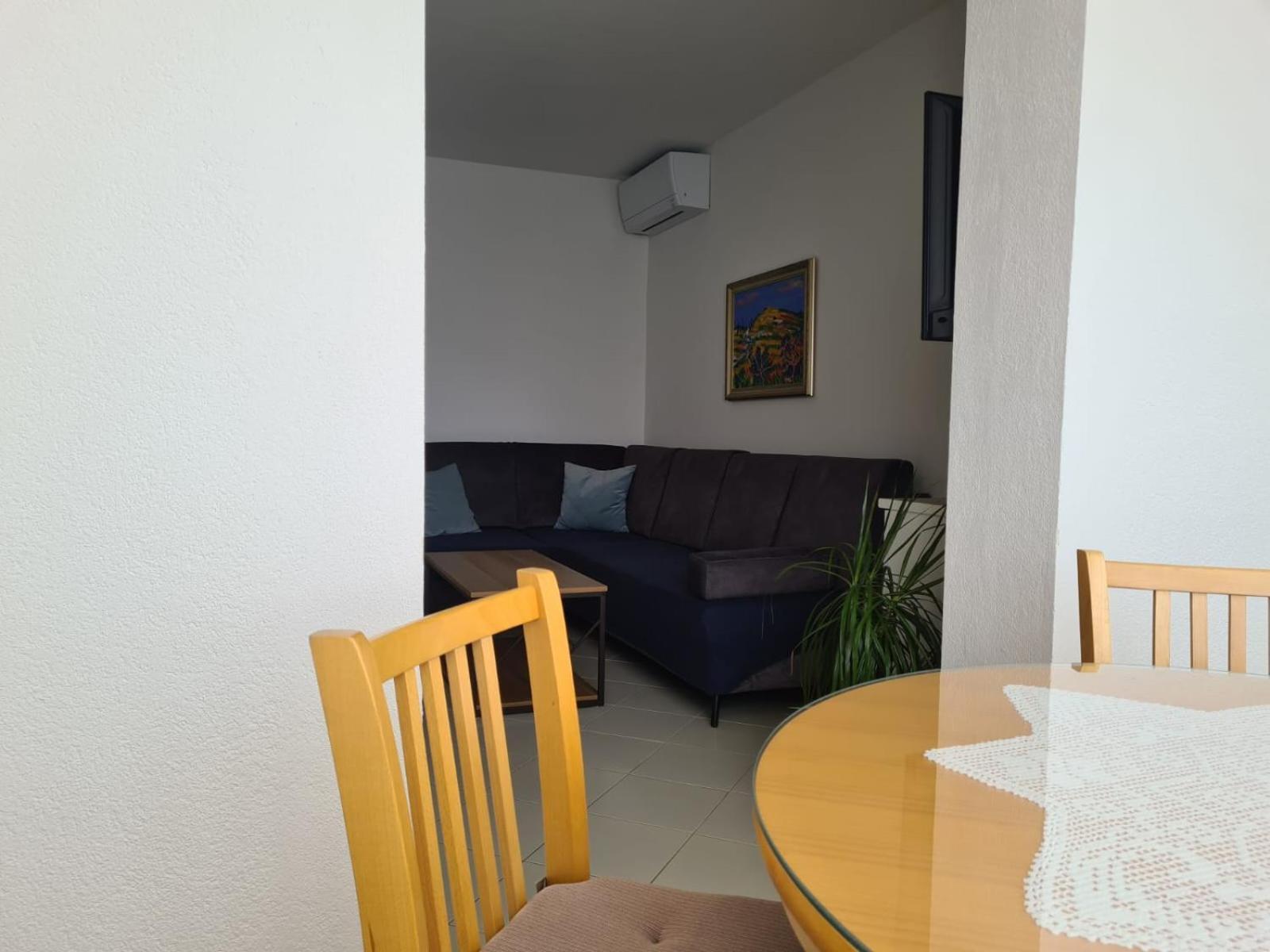Apartments Jelena Supetar - Four Apartments - A Small House With A Private Yard - Two-Room Apartment With A Sea View - Studio Apartment - Two-Room Apartment With Garden View- Free Parking Kültér fotó