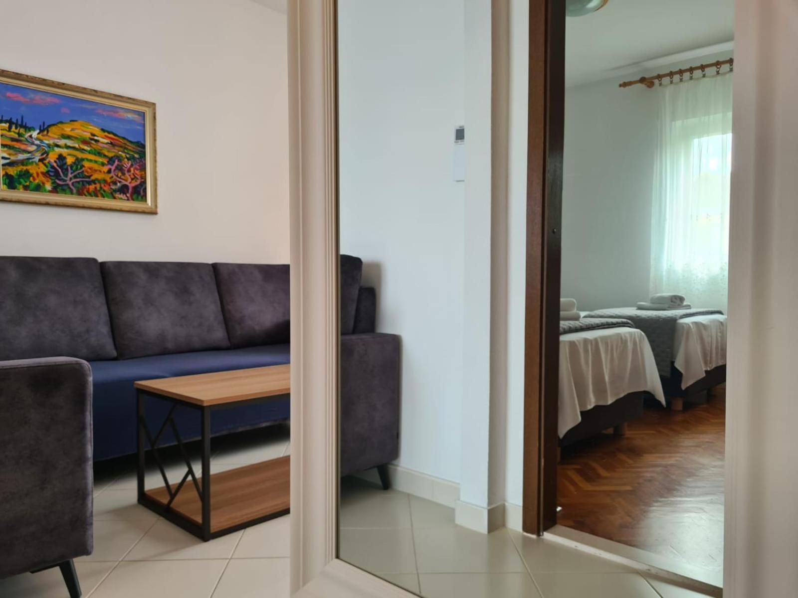 Apartments Jelena Supetar - Four Apartments - A Small House With A Private Yard - Two-Room Apartment With A Sea View - Studio Apartment - Two-Room Apartment With Garden View- Free Parking Kültér fotó