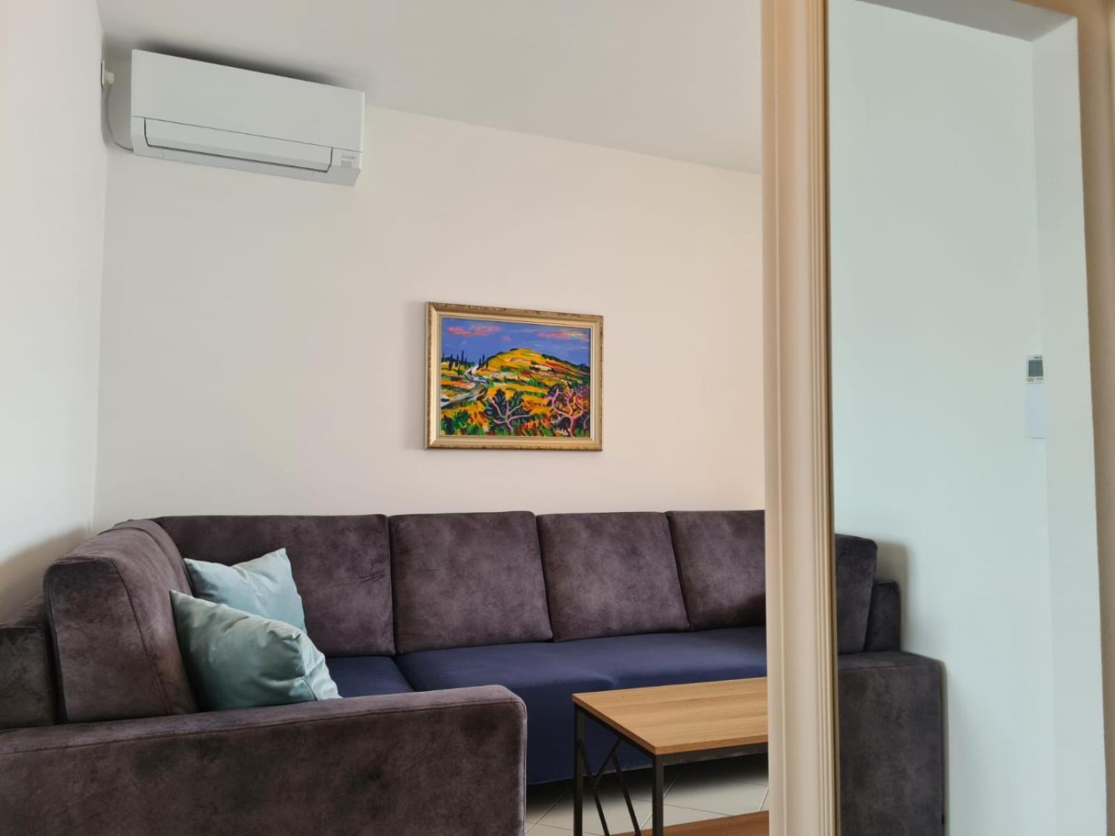 Apartments Jelena Supetar - Four Apartments - A Small House With A Private Yard - Two-Room Apartment With A Sea View - Studio Apartment - Two-Room Apartment With Garden View- Free Parking Kültér fotó