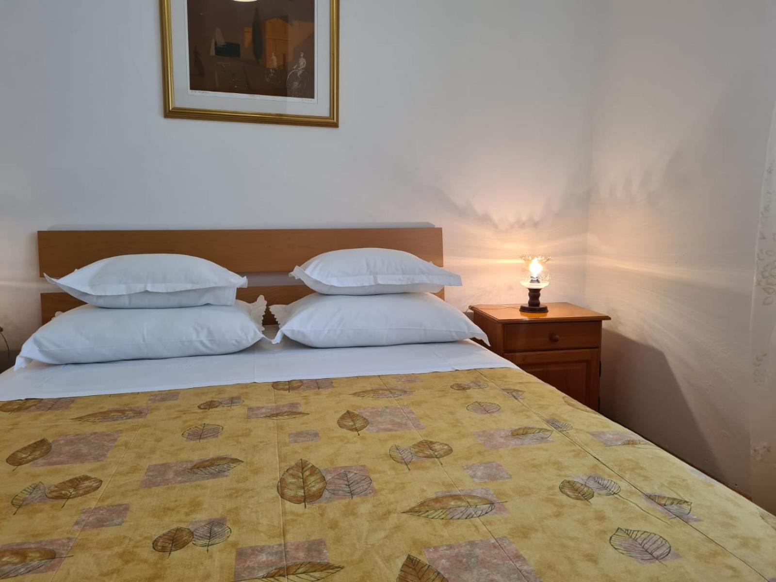 Apartments Jelena Supetar - Four Apartments - A Small House With A Private Yard - Two-Room Apartment With A Sea View - Studio Apartment - Two-Room Apartment With Garden View- Free Parking Kültér fotó