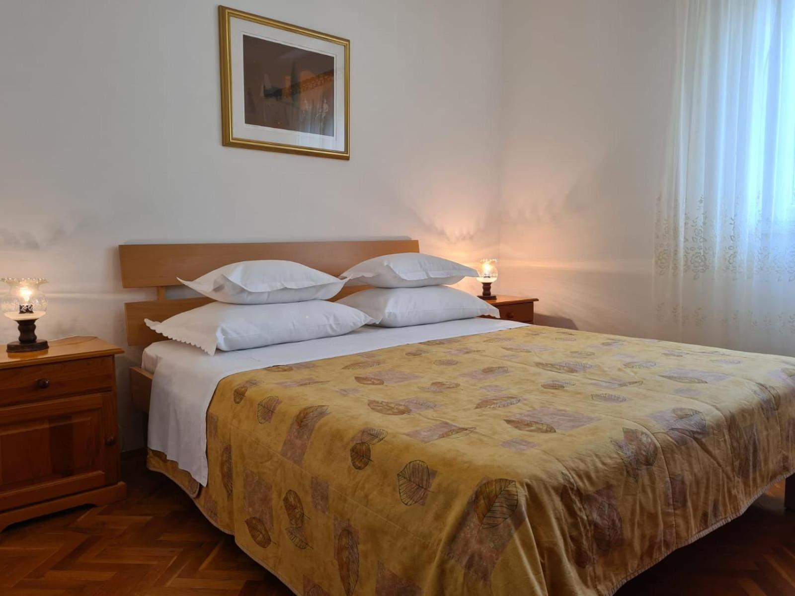 Apartments Jelena Supetar - Four Apartments - A Small House With A Private Yard - Two-Room Apartment With A Sea View - Studio Apartment - Two-Room Apartment With Garden View- Free Parking Kültér fotó
