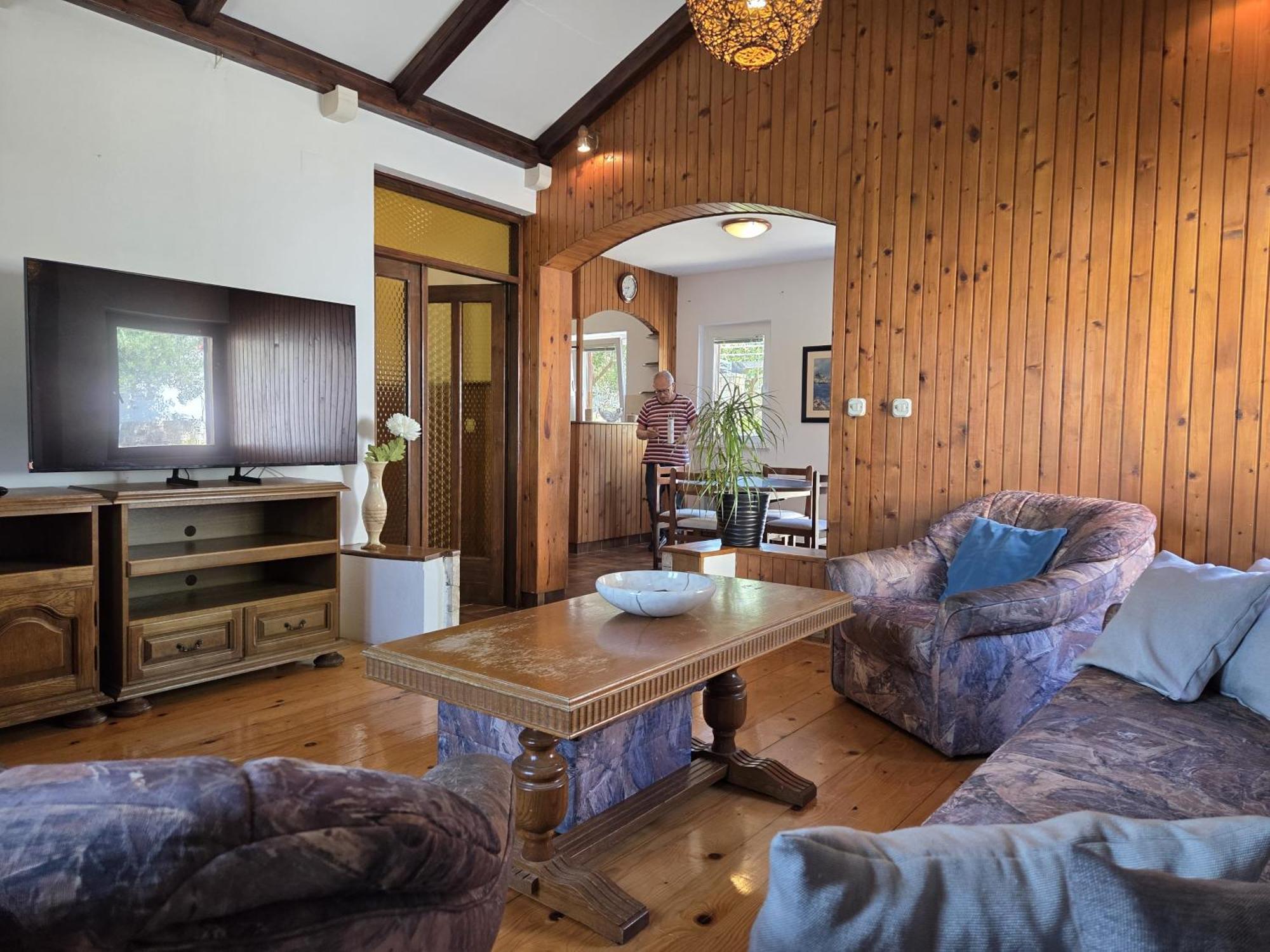 Apartments Jelena Supetar - Four Apartments - A Small House With A Private Yard - Two-Room Apartment With A Sea View - Studio Apartment - Two-Room Apartment With Garden View- Free Parking Kültér fotó