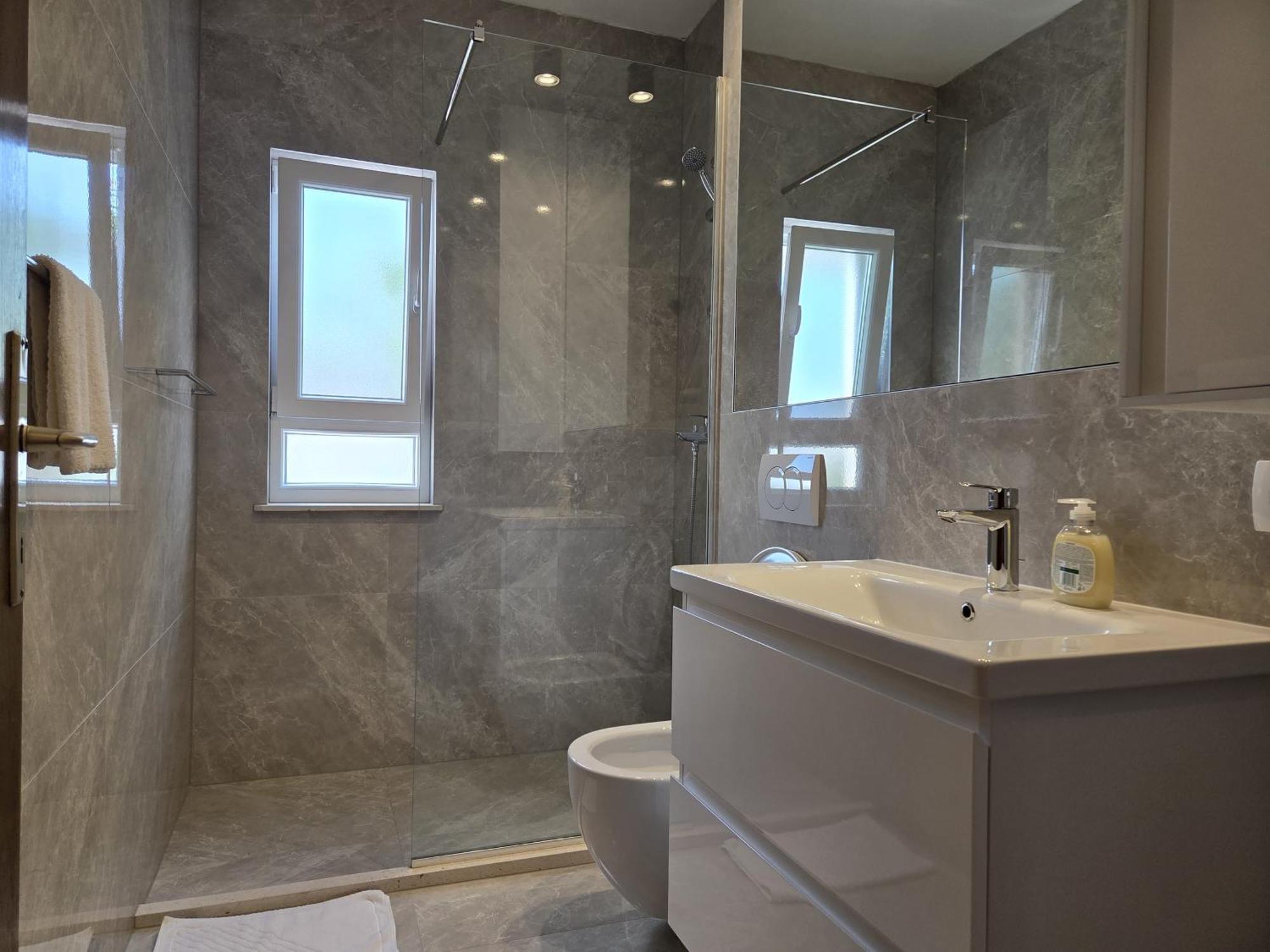 Apartments Jelena Supetar - Four Apartments - A Small House With A Private Yard - Two-Room Apartment With A Sea View - Studio Apartment - Two-Room Apartment With Garden View- Free Parking Kültér fotó