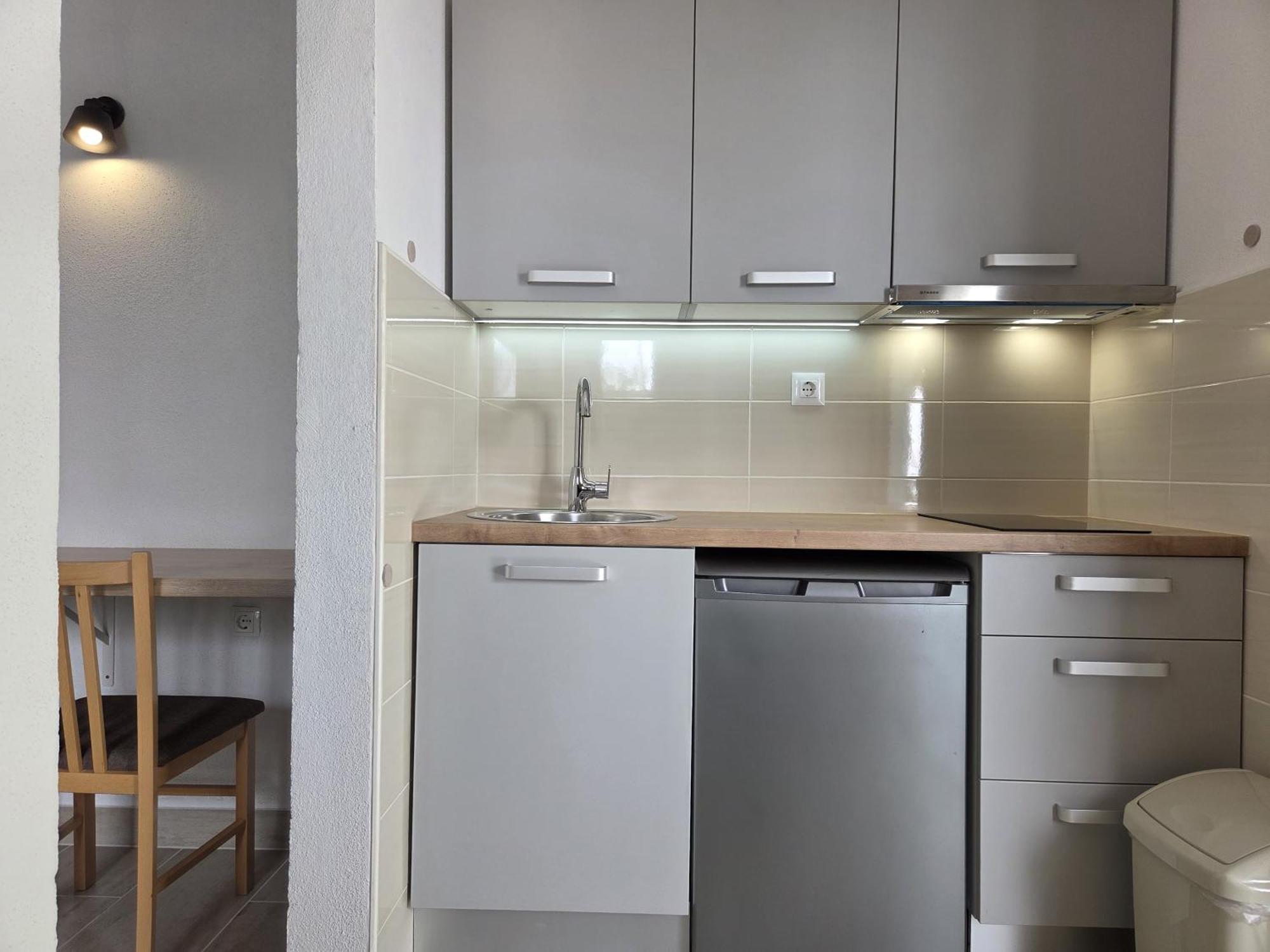 Apartments Jelena Supetar - Four Apartments - A Small House With A Private Yard - Two-Room Apartment With A Sea View - Studio Apartment - Two-Room Apartment With Garden View- Free Parking Kültér fotó